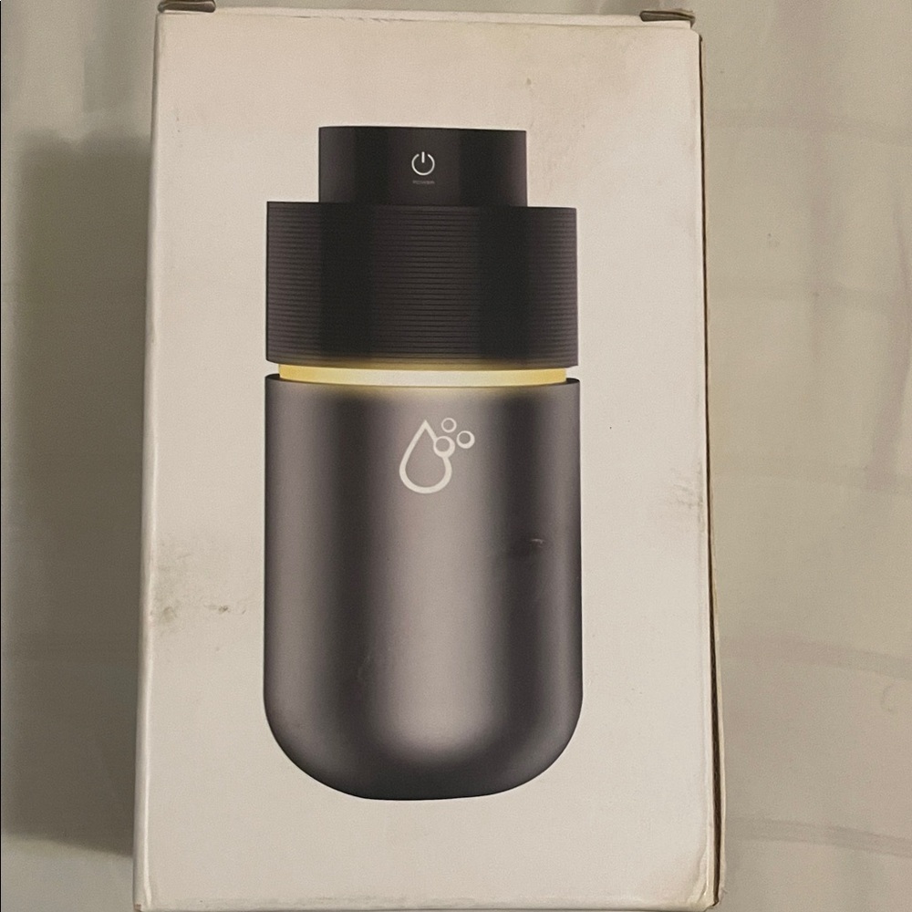 Black USB Car Humidifier with Yellow Light. Never used